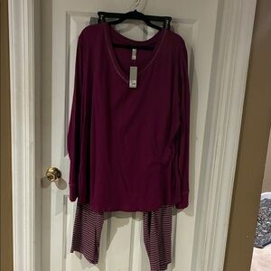 New with tags  Women's Burgundy Long Sleeve Pajama Pant Set Size 26/26 Cacique